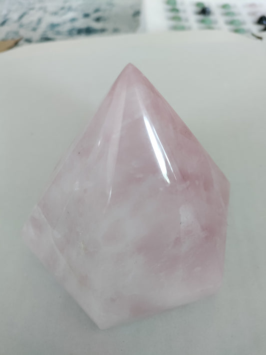 Rose Quartz Pyramid (55 mm)